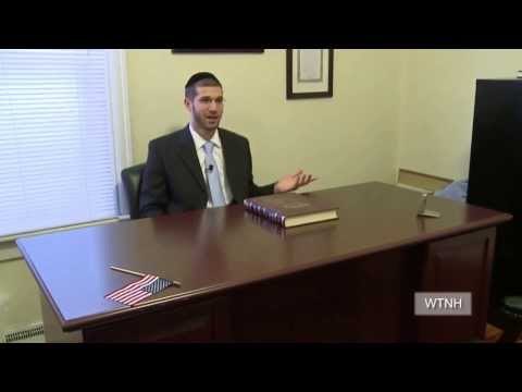 Hombre devuelve 98 mil dólares