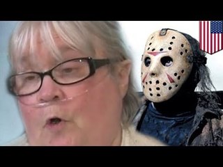 Anciana ataca a intruso en su casa con un rascador de madera, y lo saca corriendo