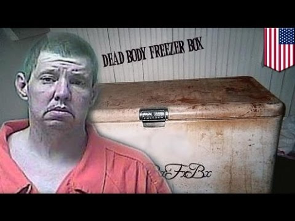 Hombre pone en el congelador de su casa a mujer que asesino mientras jugaba con un cuchillo