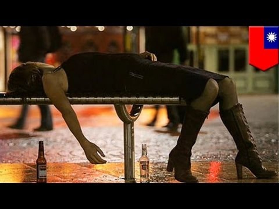 Hombre salva a mujer siendo acosada en un bar, se acuesta con ella y termina acusado de violación