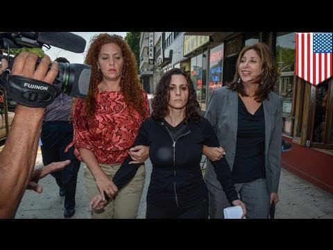 Profesora pierde el control luego que su amante estudiante llevo otra mujer a fiesta de graduación