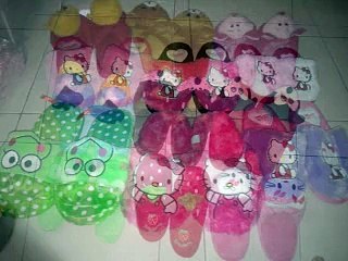 Sandal boneka karakter