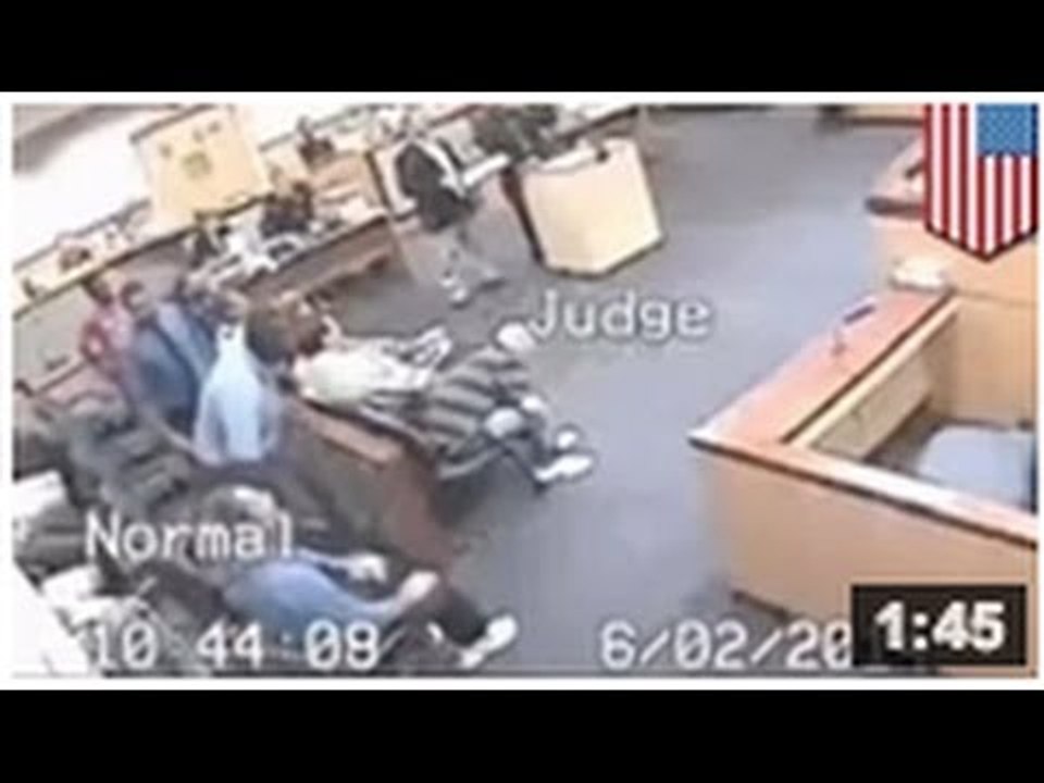 Un juge se bagarre avec un avocat lors d'une audience