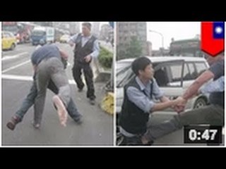 VIDEO: Un cycliste soûle se bat avec un automobiliste! c'est folklore...