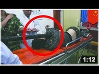 IMAGES: Un homme tombe de 15 mètres de haute et finit transpercé sur un lampadaire