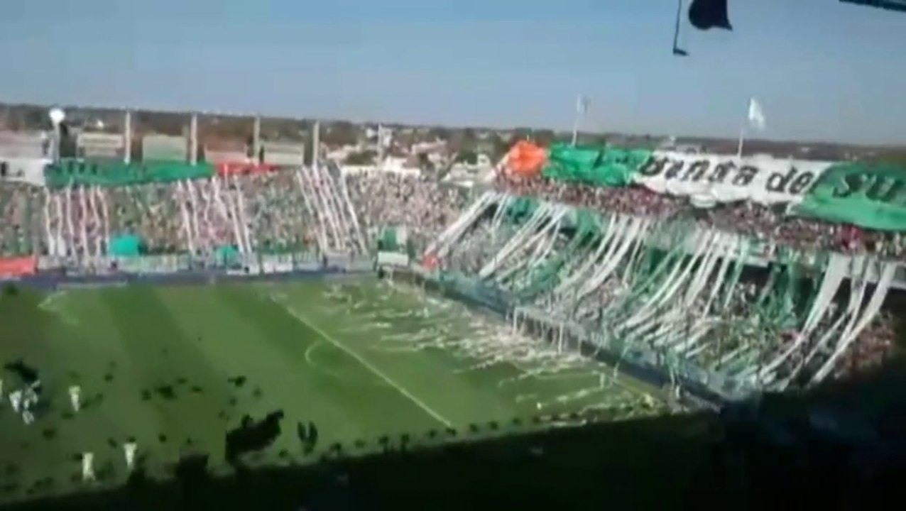 Recibimiento de la hinchada de Banfield frente a Lanus (Torneo de Primera División AFA 2015)