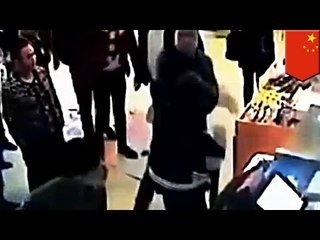 China manners fail: Woman beaten by 4 men for not allowing them to cut in line
