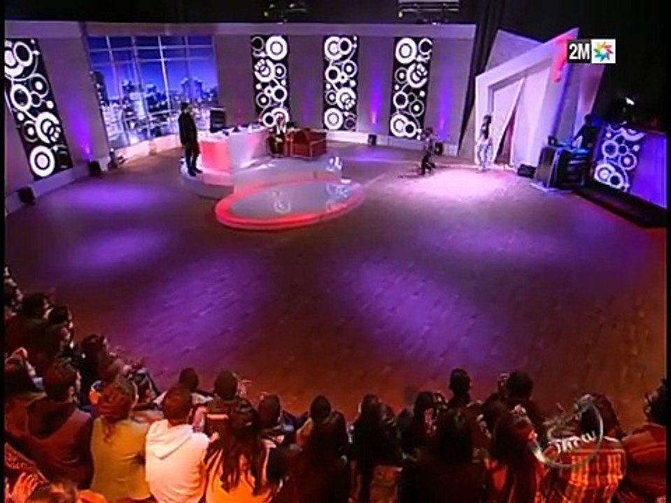 Rachid Show - رشيد شو: مقطع مميز يجمع تحيحيت بأحفادها. فرحة كبيرة وأجوبة طريفة للتوأم محمد ومحمود.