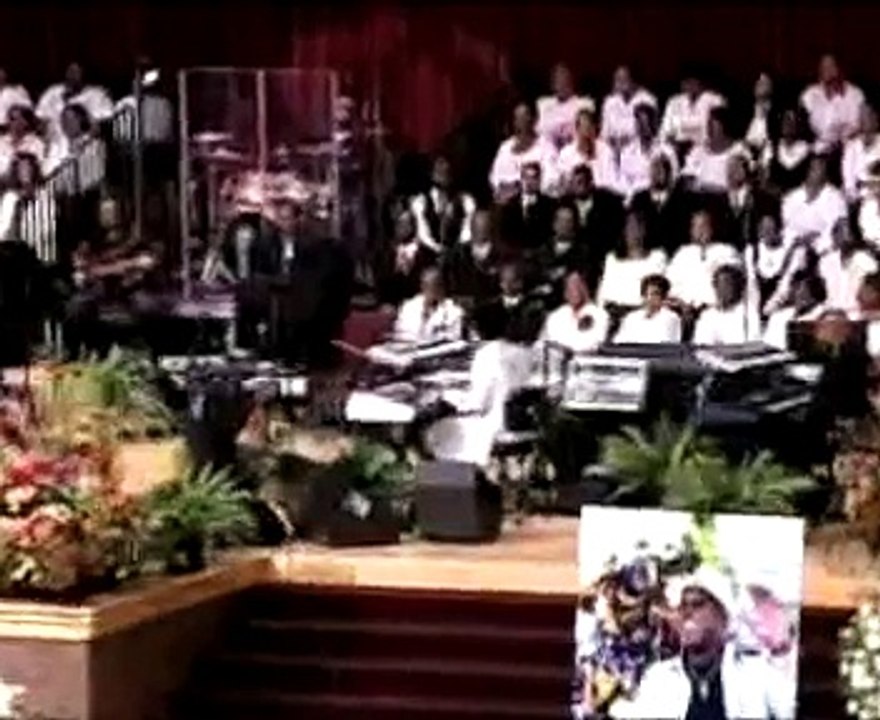 Rachelle Ferrell at Bernie Mac's public memorial service