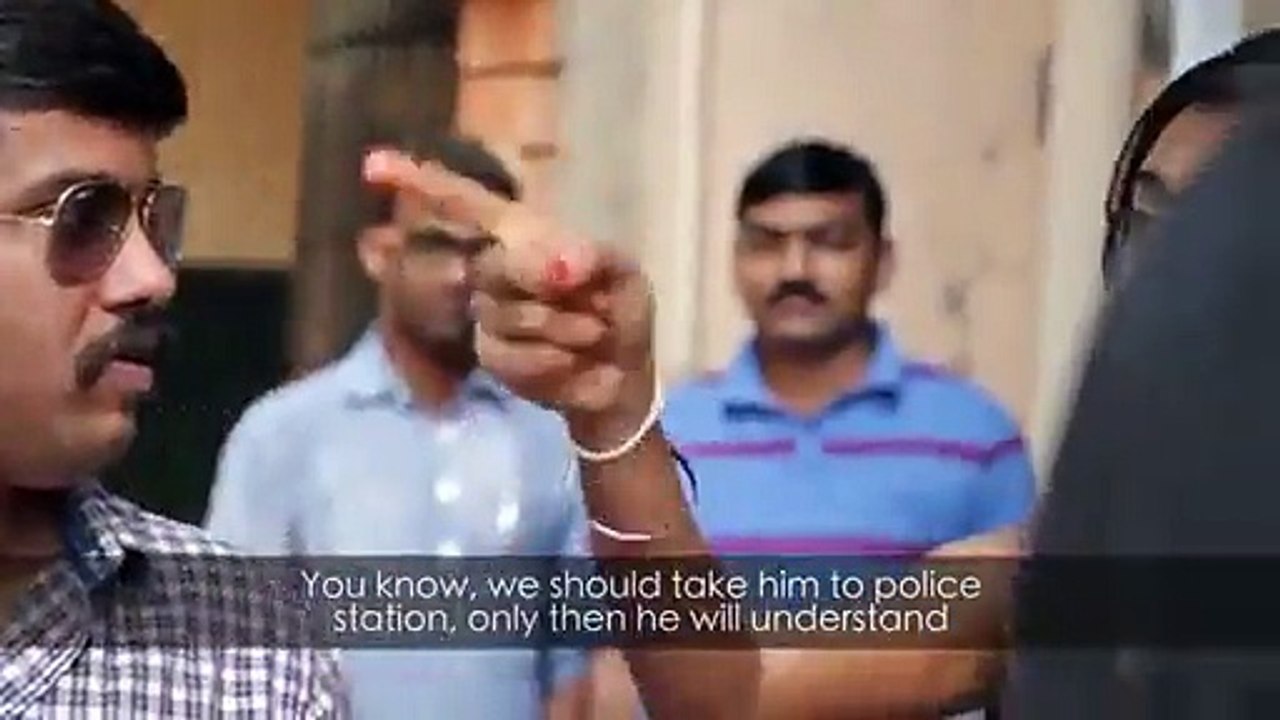 How Girls are Looting Boys.This Video Goes Viral In India