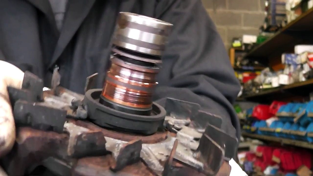 Mitsubishi alternator repair / brush change. Fits Pajero, Kia,Pegeot and many more.