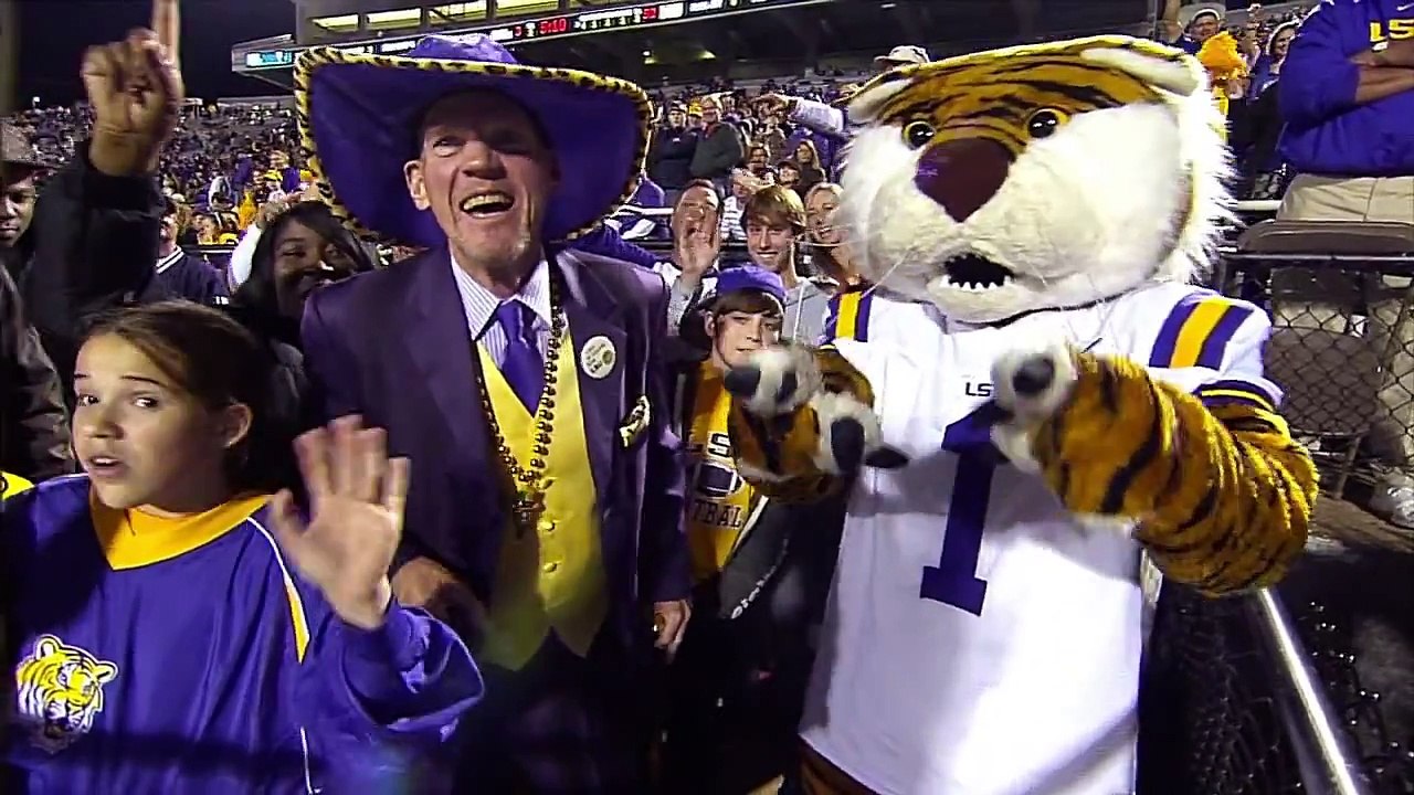 LSU Takes a Knee With 5 Minutes Left Against Ole Miss