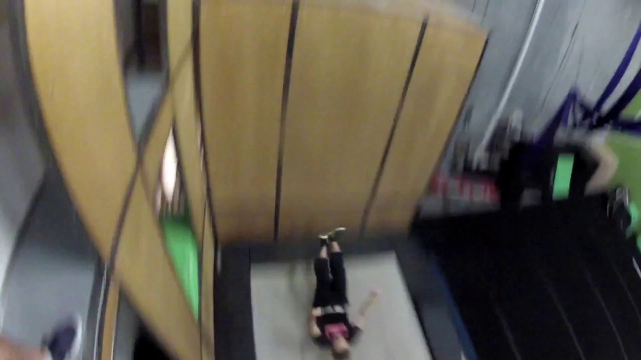 Démo impressionnante de Trampoline Acrobatique avec Jonathan Vellner