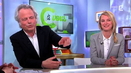 Franz-Olivier Giesbert découpe sa carte de presse à son tour