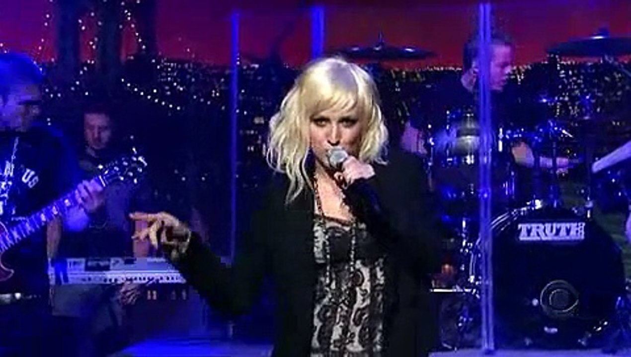 Ashlee Simpson - L.O.V.E