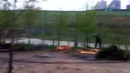 Zabıtaya silahlı saldırı kamerada