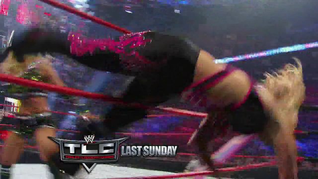 SmackDown: Vladimir Kozlov steals a kiss from Beth Phoenix