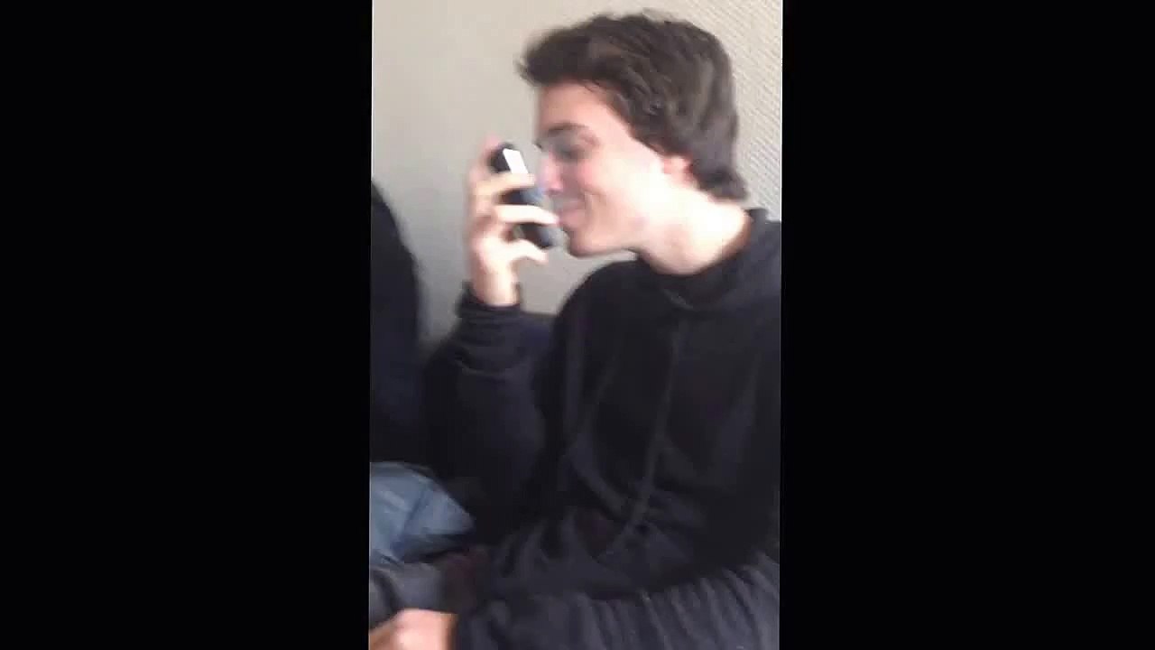 Fdp qui joue à Flappy Bird