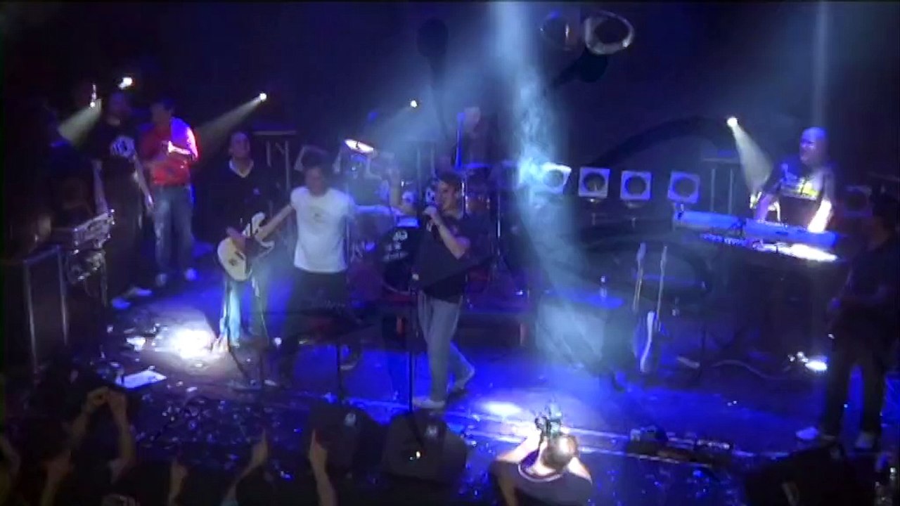 Un Pingüino en Mi Ascensor y Modestia Aparte - Atrapados En El Ascensor (En vivo)