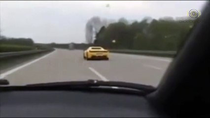 Audi S3 ile Ferrariyi geçince çılgına dönen adam