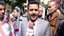 يمنيون يطالبون بالعودة لبلادهم أمام سفارتهم بالقاهرة