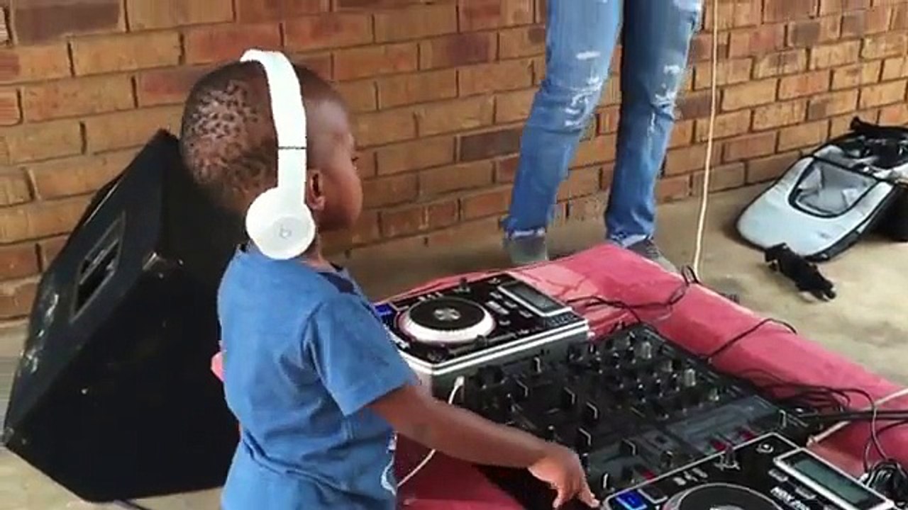 wolrd little boy DJ-Arch-Jnr-on-it-again