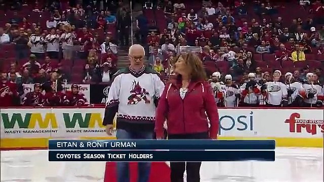 Askerden Dönen Adam Buz Hokeyi Maçında Ailesine Sürpriz Yaptı