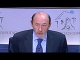 Rubalcaba critica que Rajoy se desdiga constantemente
