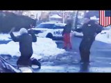 Policjant celuje z broni do nastolatków podczas bitwy na śnieżki?