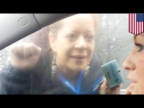 Szalona kobieta nie kontroluje się za kierownicą