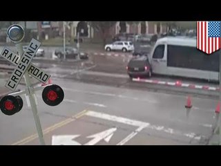 VIDEO: SUV driver, hindi pinansin ang rail crossing, nabangga ng tren!
