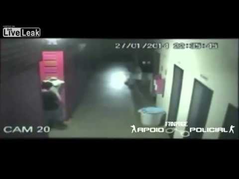 VIDEO: Brazilian na lalaki, nakipag-sex sa mannequin sa isang shopping mall!