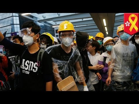 HK pro-democracy protests: protesters escalate as police clear sites in Admiralty and Mongkok