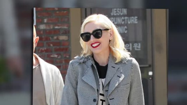 Gwen Stefani porte un pantalon harem et son mari Gavin Rossdale la copie