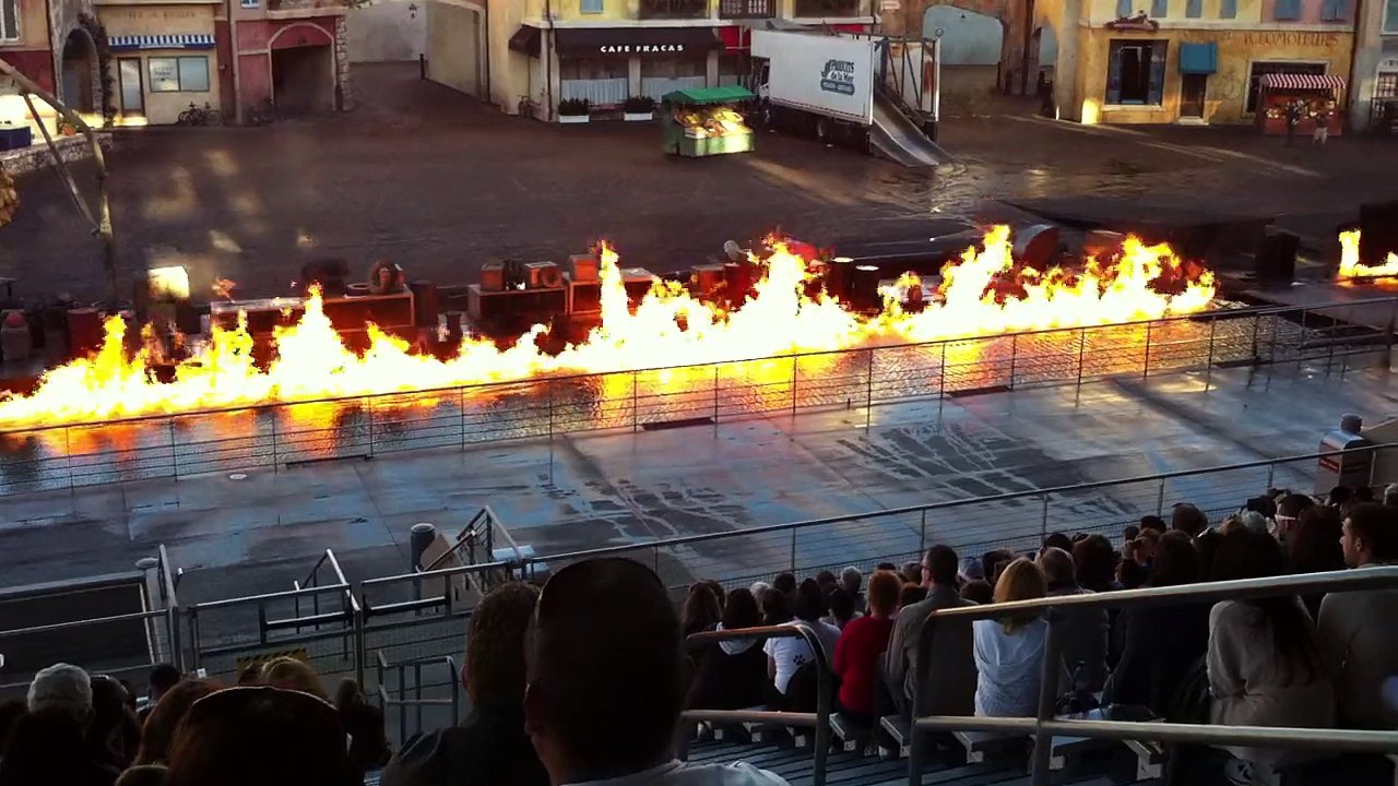Super awesome stunt show chase scene.