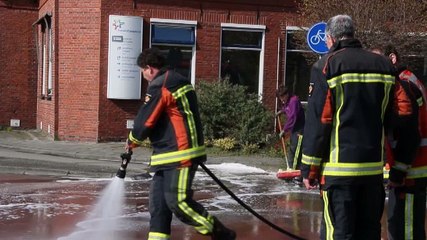 Vrachtwagen verliest lading room in Noordwijk - RTV Noord