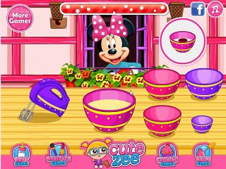 Minnie Mouse cooking Cupcakes in the fun game