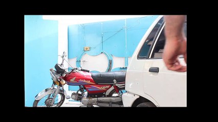 How Pakistani People Check Petrol in Bike (Ordinary Vs Extraordinary) By Dexlop Video