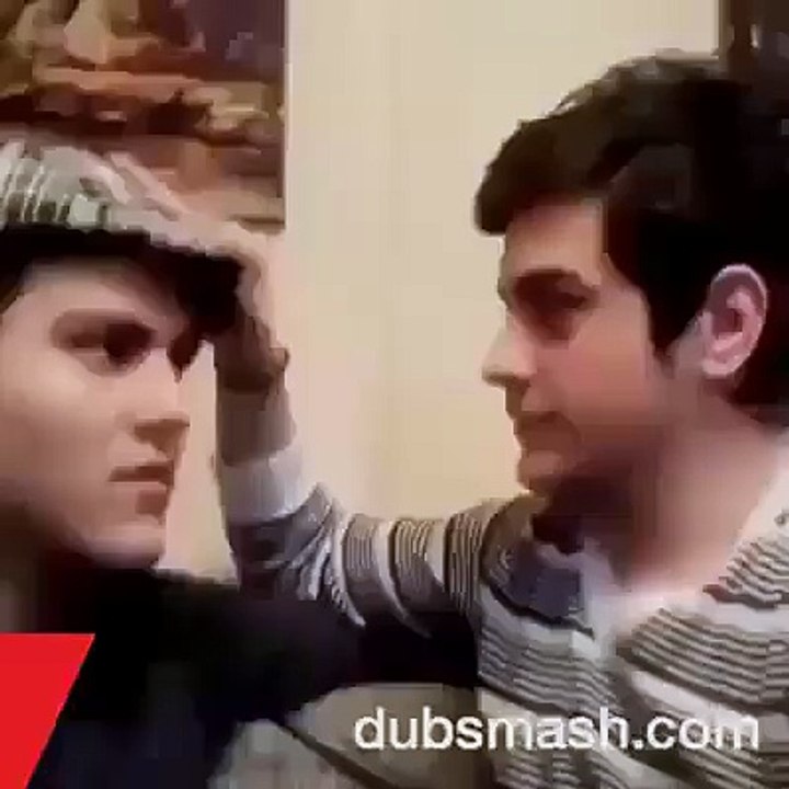 arkadaslar birbirleriyle komik diyalklari..