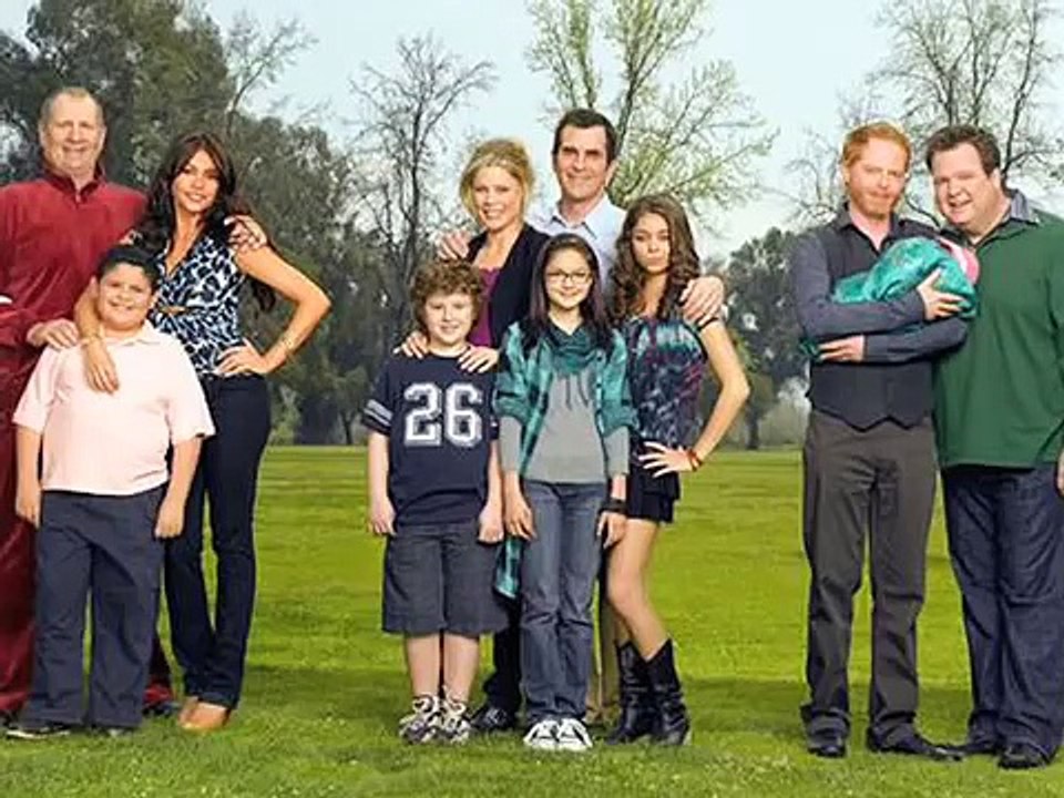 Modern Family - Ty Burrell and Julie Bowen - Claire & Phill