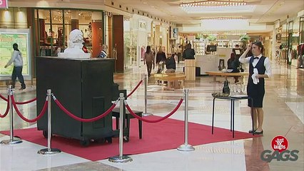 Sneezing Statue Prank_