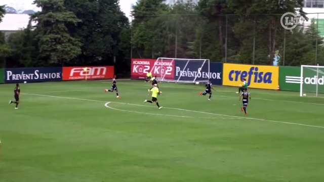 Goleiro do Verdão faz bela defesa durante jogo-treino