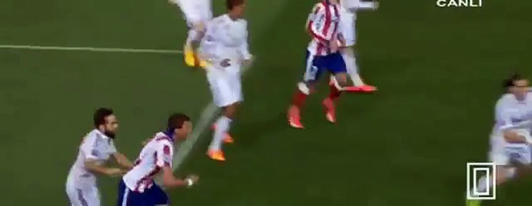 Dani Carvajal punches Mario Mandzukic - Atletico Madrid vs Real Madrid - Champions league 2015