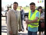 Ministru prezidents Valdis Dombrovskis iepazīstas ar Jēkabpils uzņēmumu