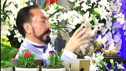 Kitap dağıtmak insanlara bilginin ulaşması için çok önemlidir.