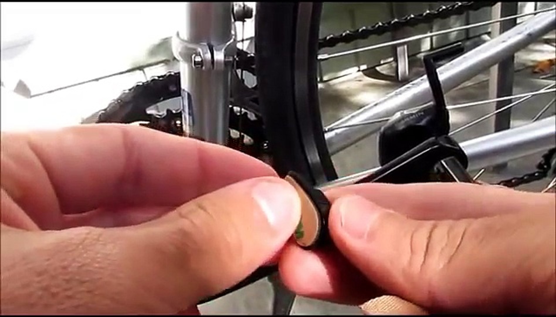 How install Garmin GSC-10 speed / cadence sensor in your bike - video Dailymotion