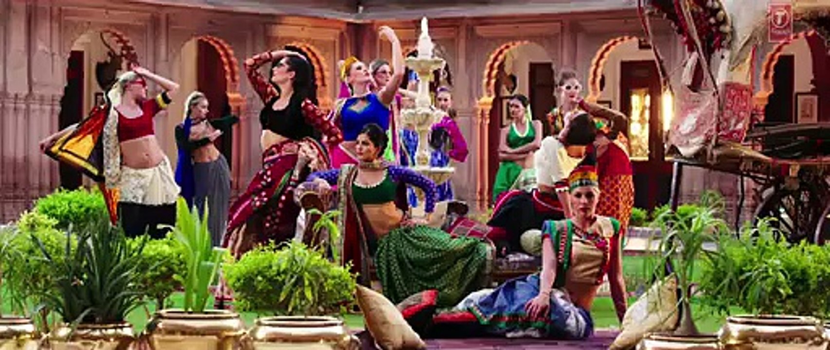 Sunny Leone and Jay Bhanushali Hot Scene in Movie Ek Paheli Leela