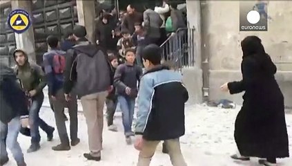 قوات المعارضة تنسف مبنى المخابرات الجوية في حلب في شمال سوريا