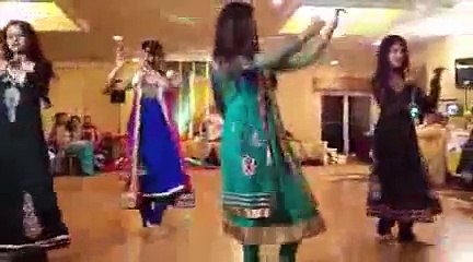 Faiza and her friends dance on his brothers mehndi
