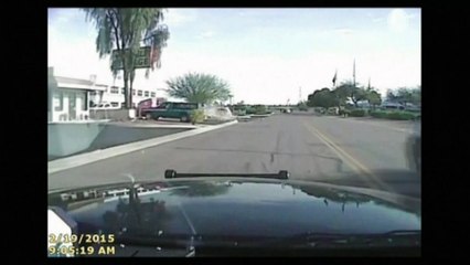 En Arizona, un policier fonce sur un homme armé pour le neutraliser